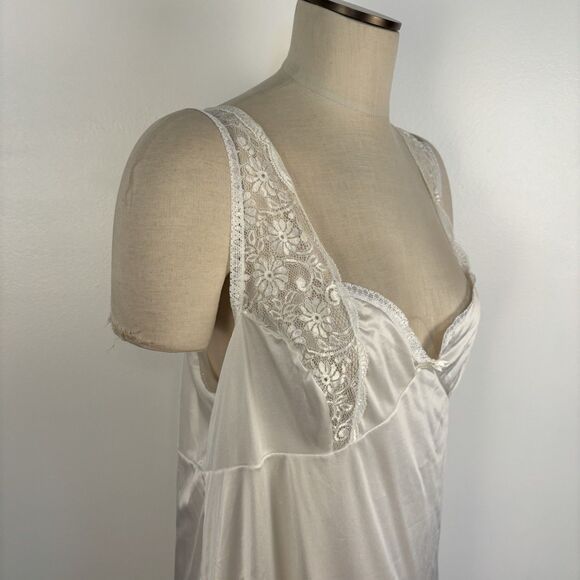 Vintage Bali Ivory Full Slip Lace Trim 100% Nylon Women's Size 42 / Large - Picture 4 of 9